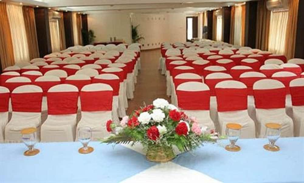 Alor Holiday Resort Calangute Exteriör bild